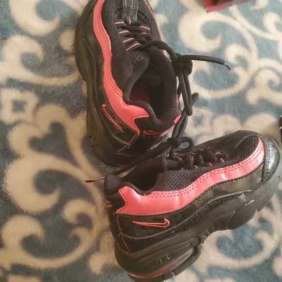 KIDS NIKE MAX AIR Running 🏃♀️ Shoes RED & WHITE - Picture 2 of 7